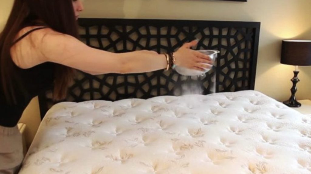 Deodorize the bed using baking soda